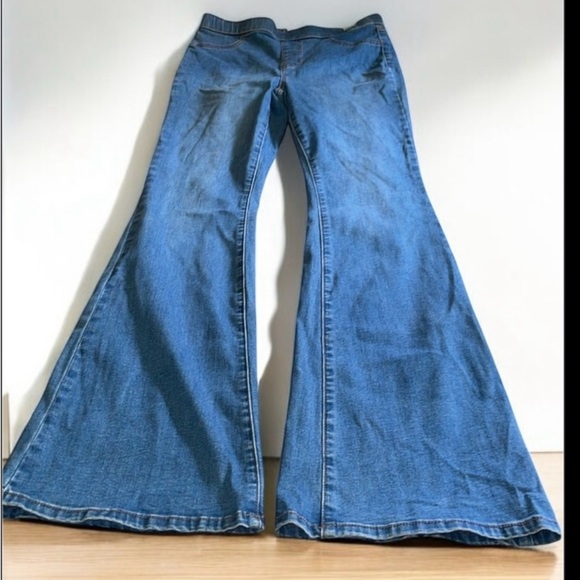 Celebrity Pink Jeans. - Picture 1 of 7